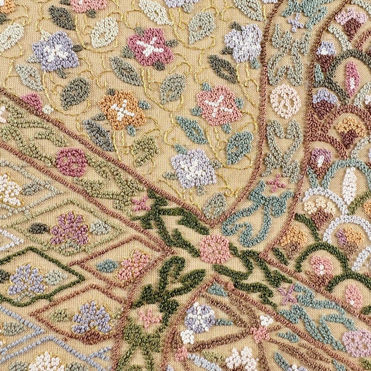 袋帯 草花 亀甲 相良刺繍 金糸 薄茶色 お太鼓柄 正絹