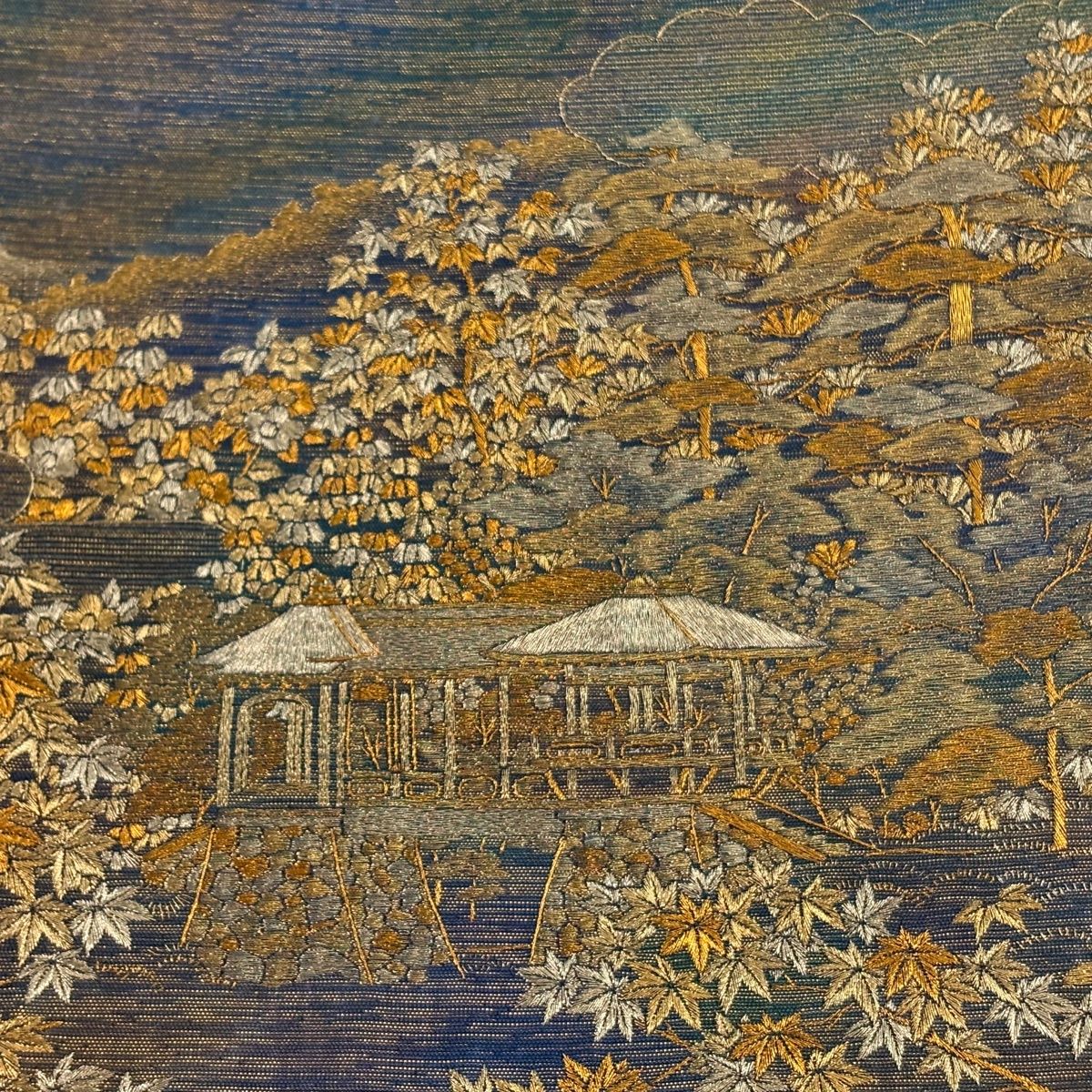 袋帯 秀品 建物 樹木 金糸 箔 青紫 お太鼓柄 正絹