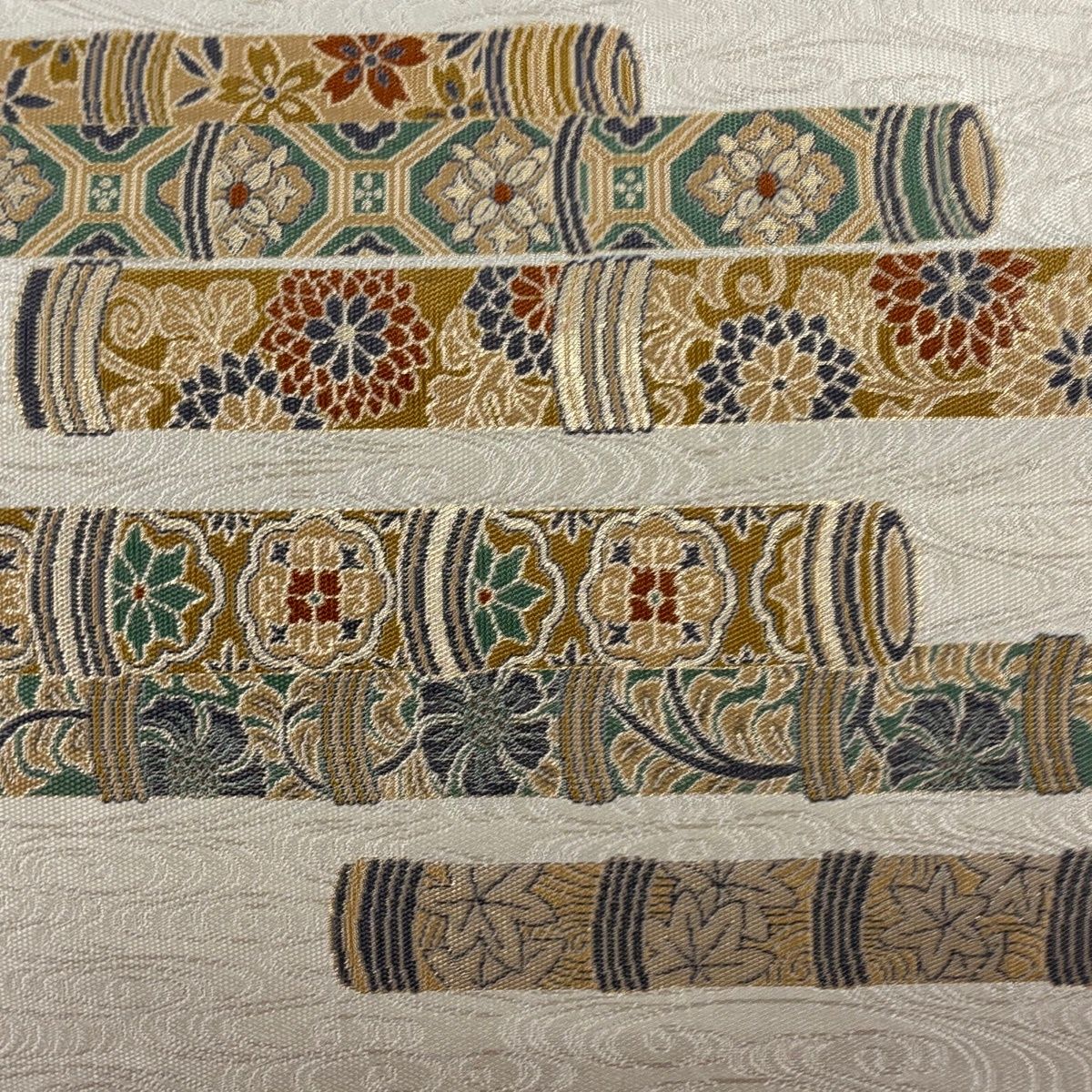 袋帯 秀品 矢筒 草花 箔 クリーム 六通 正絹