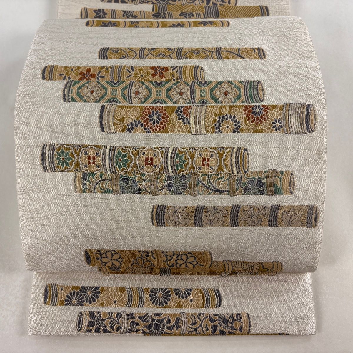袋帯 秀品 矢筒 草花 箔 クリーム 六通 正絹
