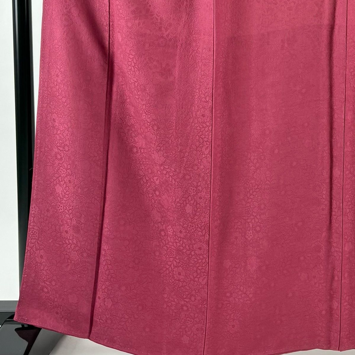 色無地 身丈162.5 cm 裄丈68 L 袷 地紋 濃ピンク 正絹 秀品 一つ紋