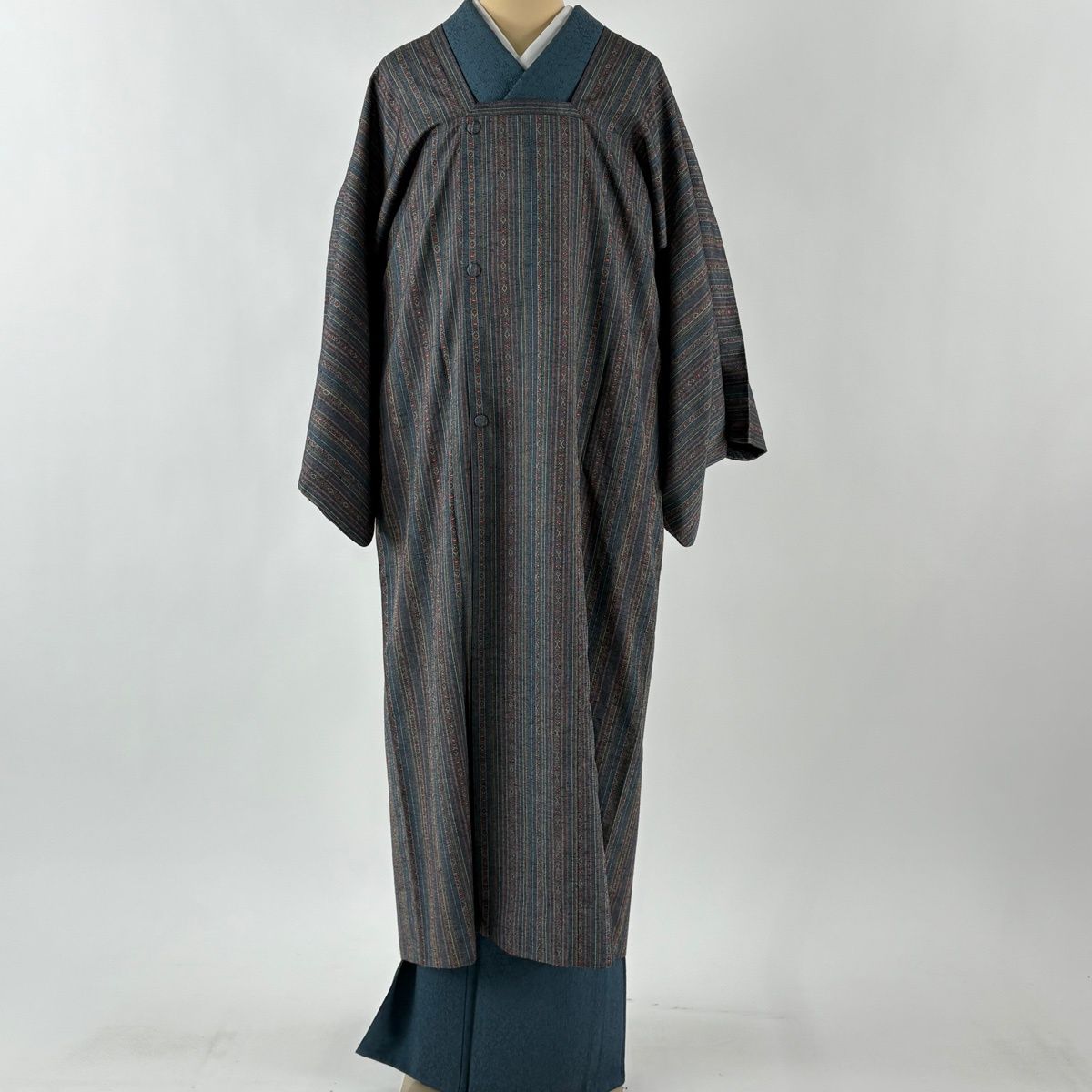 道行 身丈125.5 cm 裄丈65.5 M 和装コート 角衿 紬地 縞 花 青灰色 正絹 秀品
