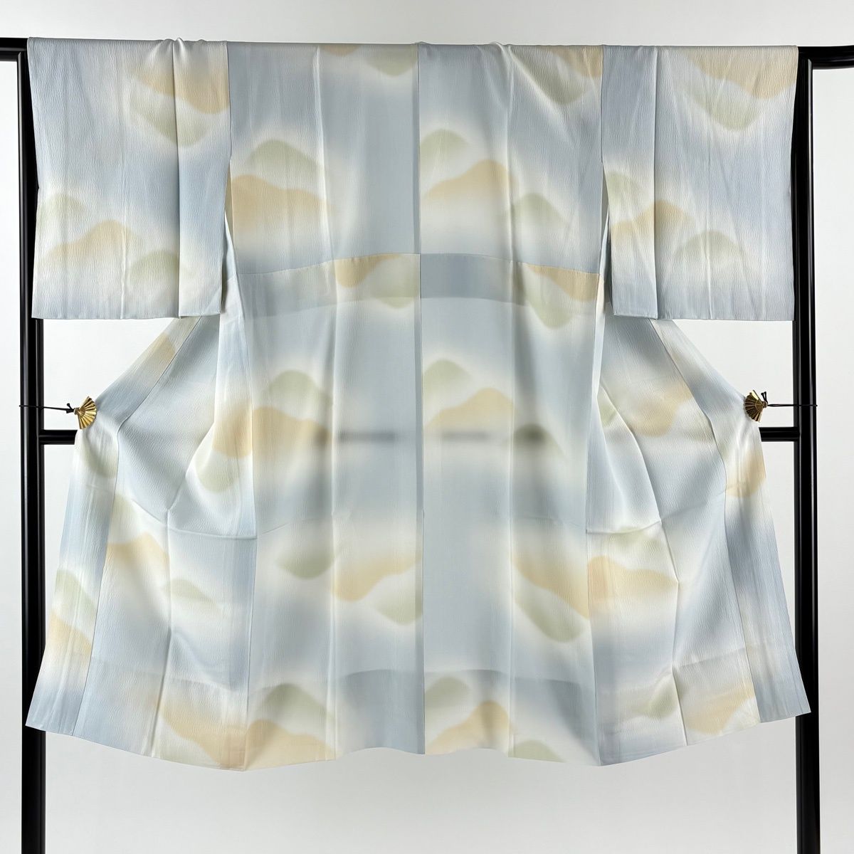 長襦袢 身丈124 cm 裄丈65.5 M 山並み ぼかし 水色 正絹 秀品