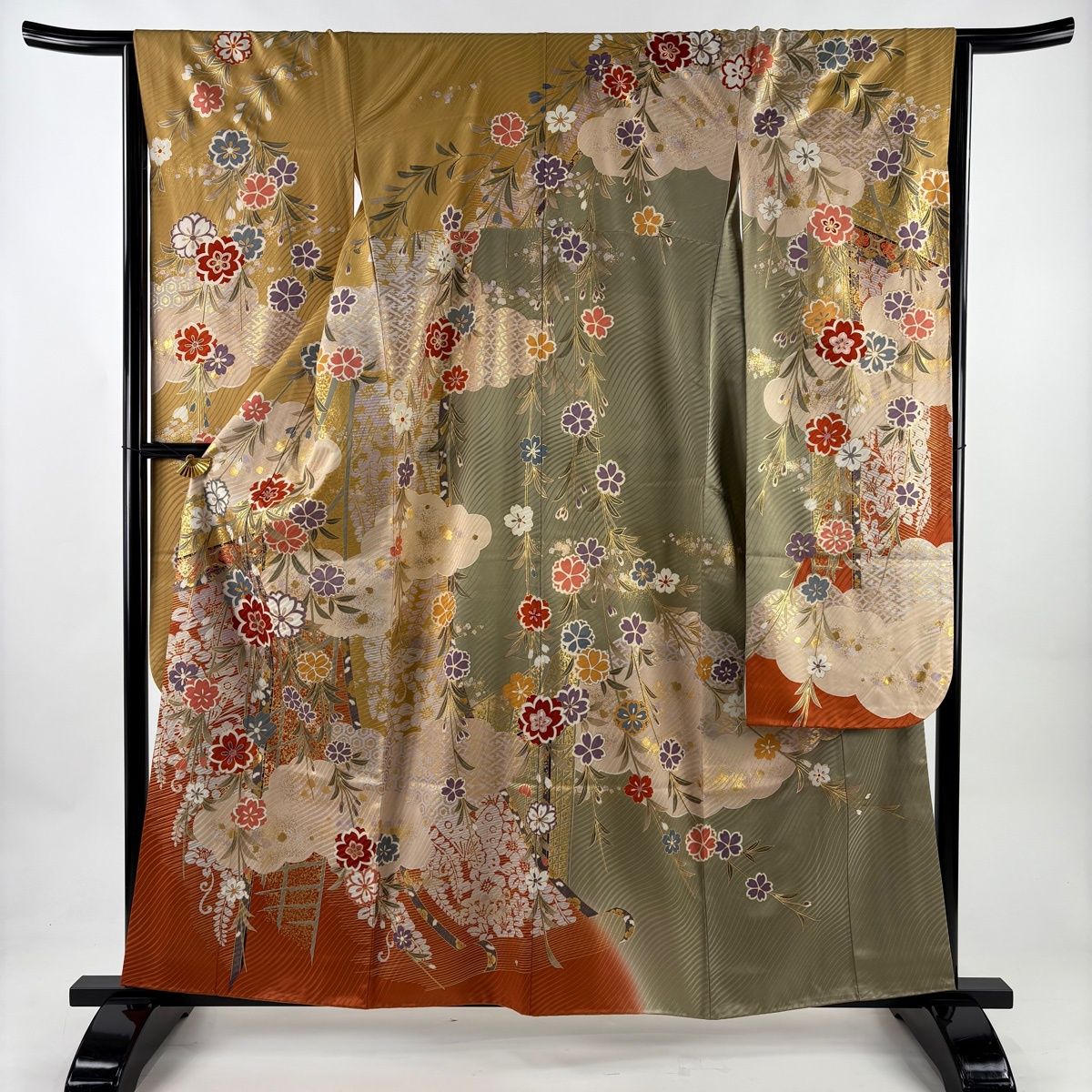 振袖 身丈158 cm 裄丈65.5 M 袷 枝垂れ桜 雲文 金銀彩 染め分け 薄黄土色 正絹 秀品