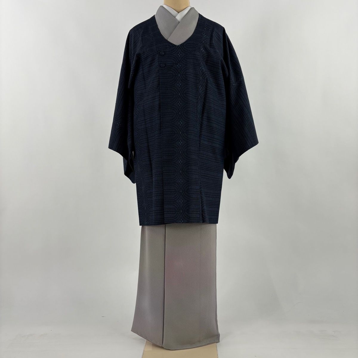 道行 身丈87.5 cm 裄丈65.5 M 和装コート 塩沢紬 千代田衿 証紙 花 幾何学模様 紺色 正絹 秀品