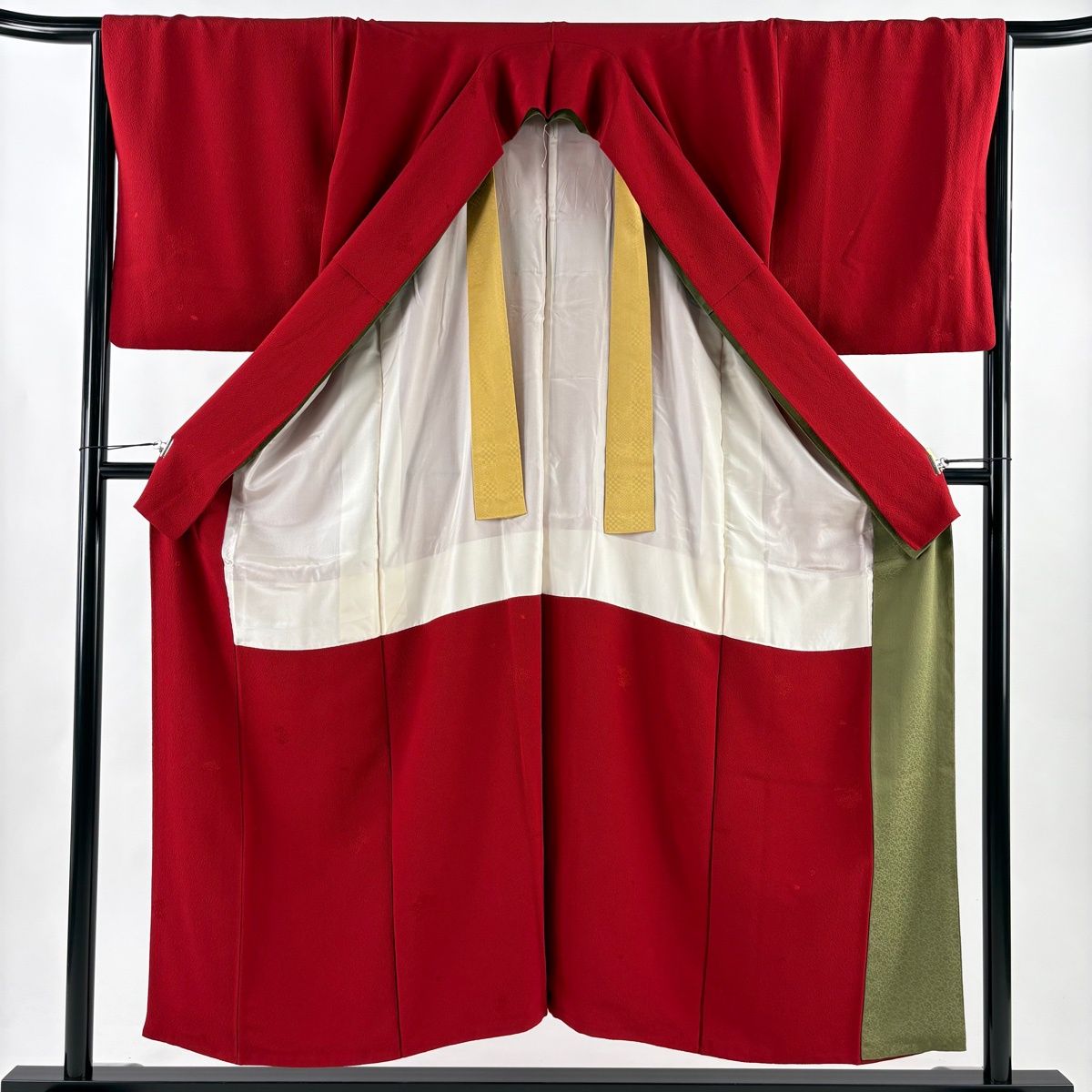 美品】 色無地 身丈151.5cm 裄丈66.5cm M 袷 山本寛斎 落款 地紋 赤