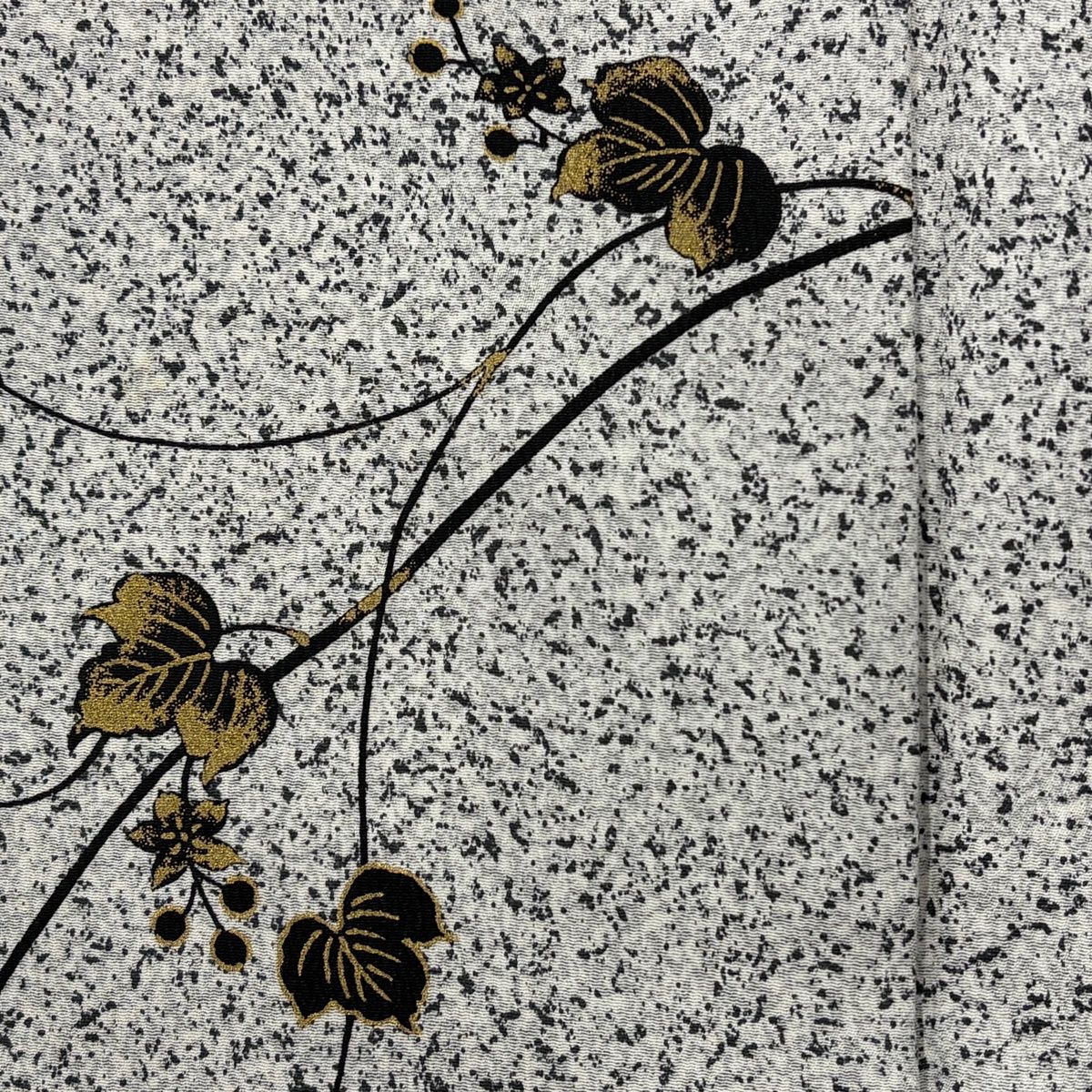 美品】 小紋 身丈161cm 裄丈64cm M 袷 草花 幾何学 金彩 灰色 正絹 秀