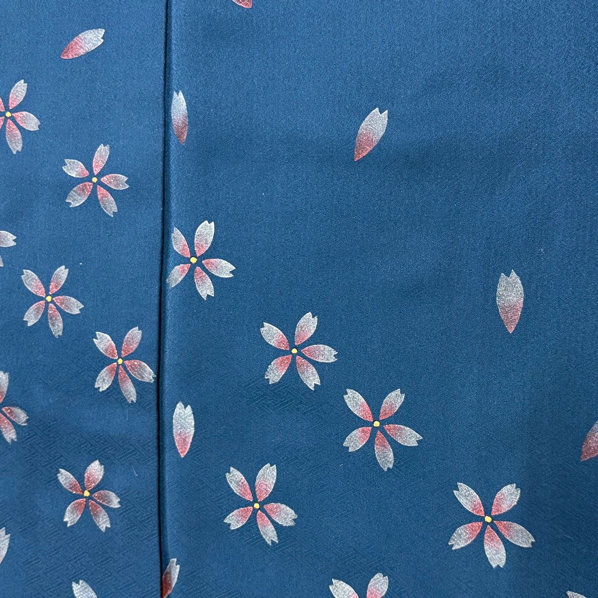  振袖 身丈163.5 cm 裄丈64.5 M 袷 二尺袖 桜 花びら 金彩 ラメ 藍色 正絹 秀品 振袖 着物