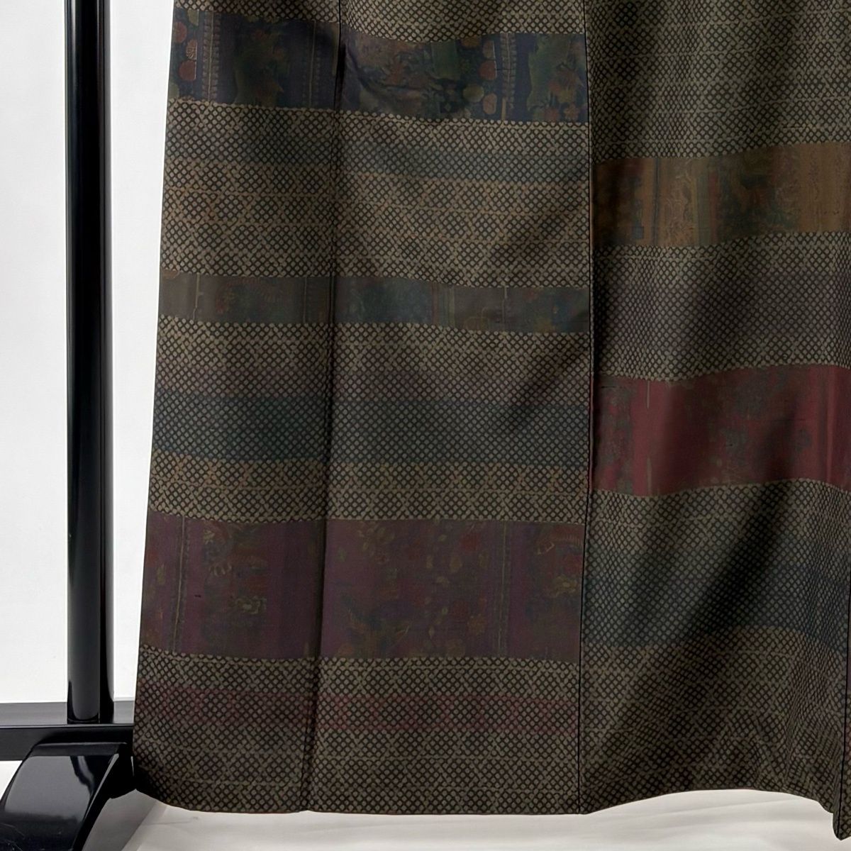 付下げ 身丈165 cm 裄丈66.5 M 袷 紬地 段縞 草花 黒灰 正絹 秀品