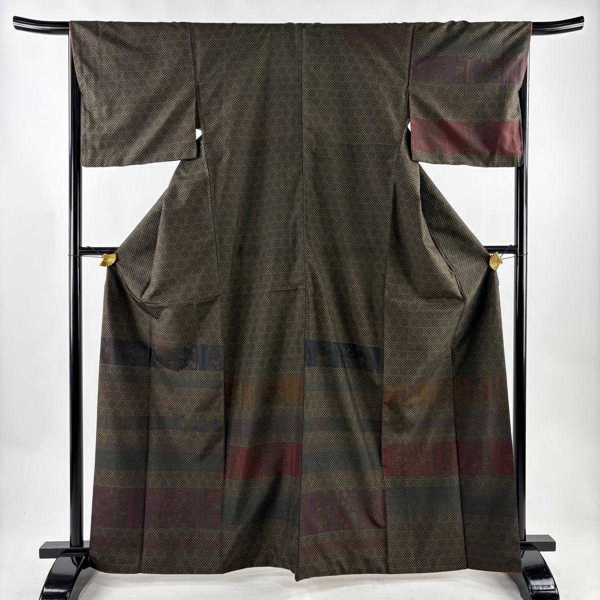 付下げ 身丈165 cm 裄丈66.5 M 袷 紬地 段縞 草花 黒灰 正絹 秀品