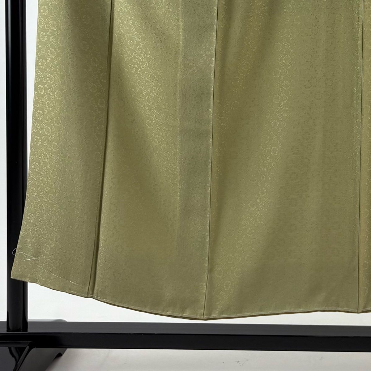 色無地 身丈153 cm 裄丈65 M 袷 地紋 よもぎ色 正絹 秀品 一つ紋