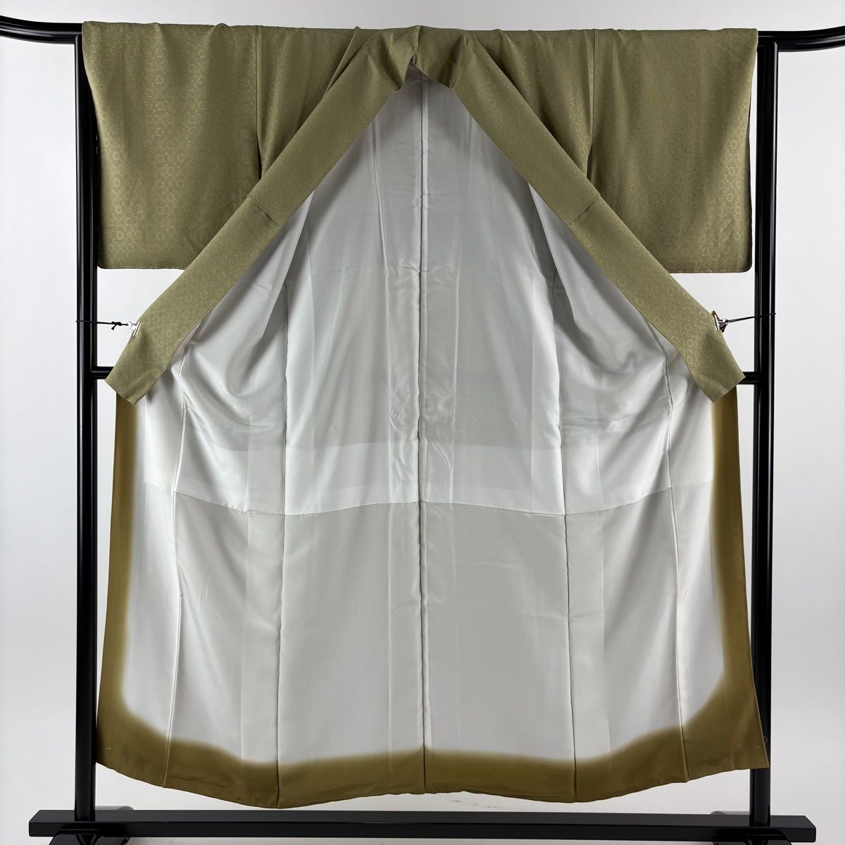  色無地 身丈153 cm 裄丈65 M 袷 地紋 よもぎ色 正絹 秀品 一つ紋 色無地 着物