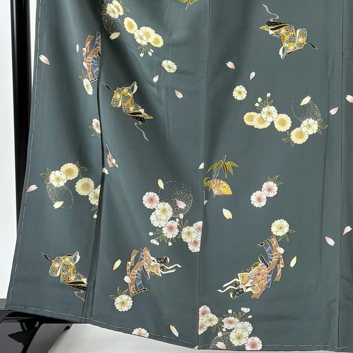 小紋 身丈162 cm 裄丈67 M 袷 落款 桜 誰が袖 金彩 深緑 正絹 秀品