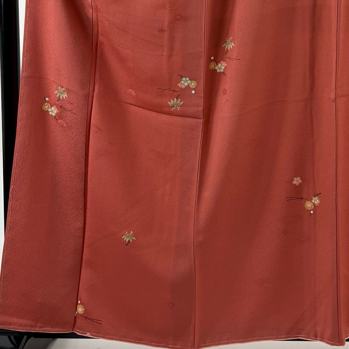 小紋 身丈159.5 cm 裄丈66 M 袷 松竹梅 金彩 サーモンピンク 正絹 秀品