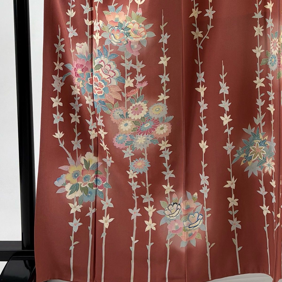 訪問着 身丈164.5 cm 裄丈64 M 袷 落款 草花 牡丹 染め分け ぼかし 赤茶 正絹 秀品 一つ紋