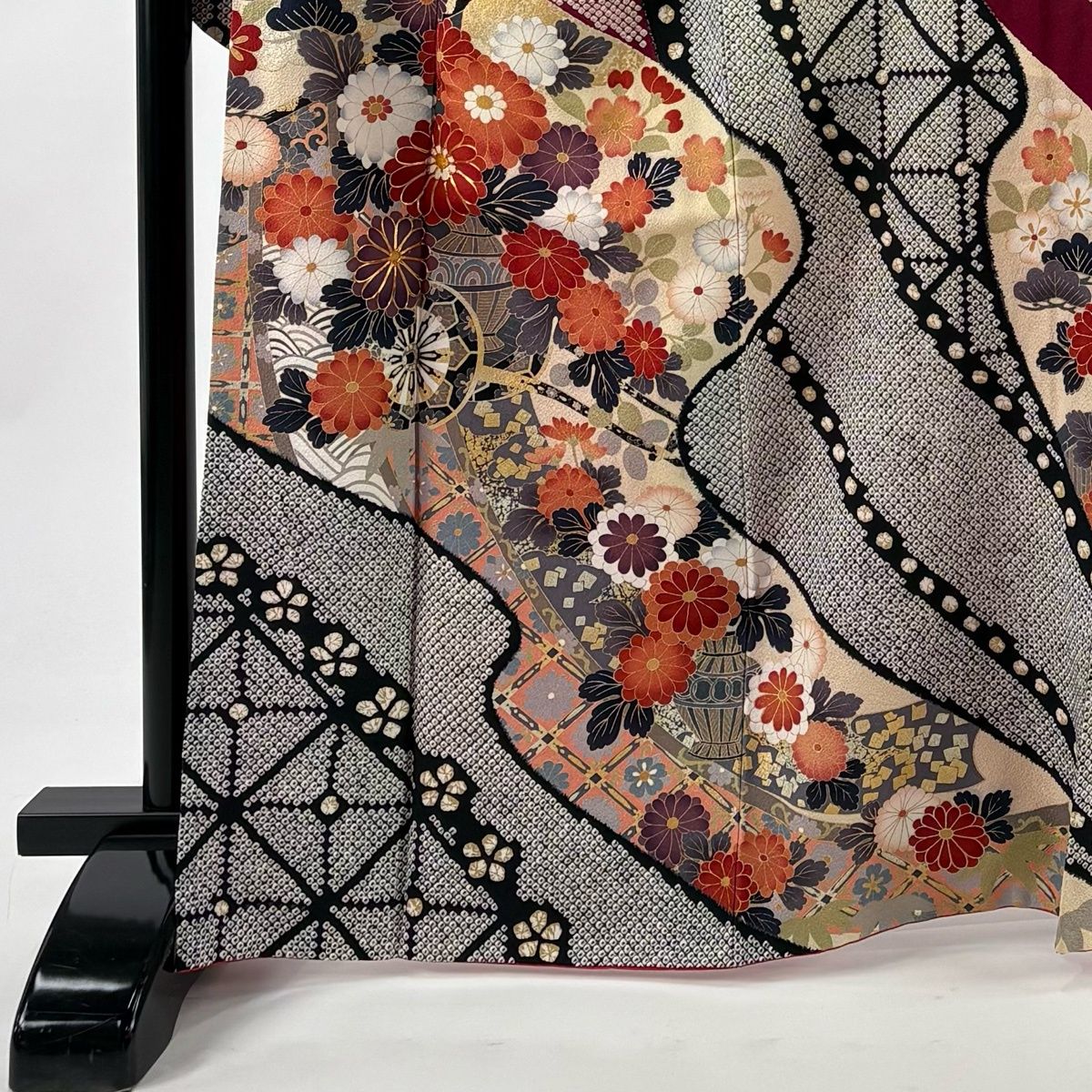 振袖 身丈165 cm 裄丈67.5 L 袷 花車 麻の葉 金糸 金彩 赤紫 正絹 秀品