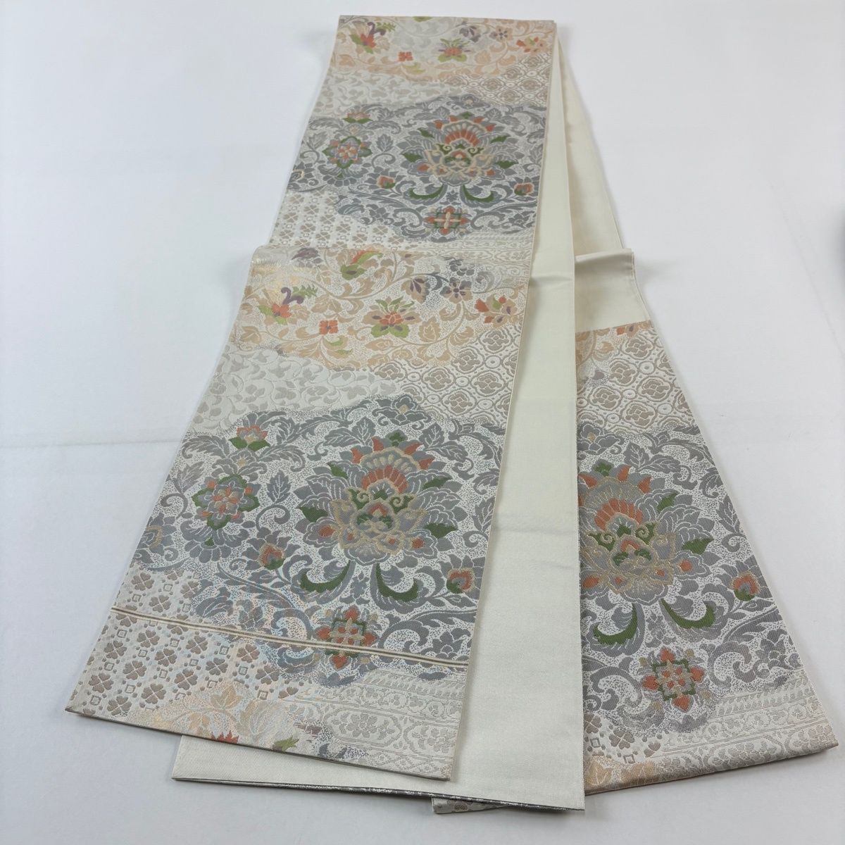 袋帯 秀品 華文 花唐草 金糸 箔 灰白 六通 正絹 【中古】 - メルカリ