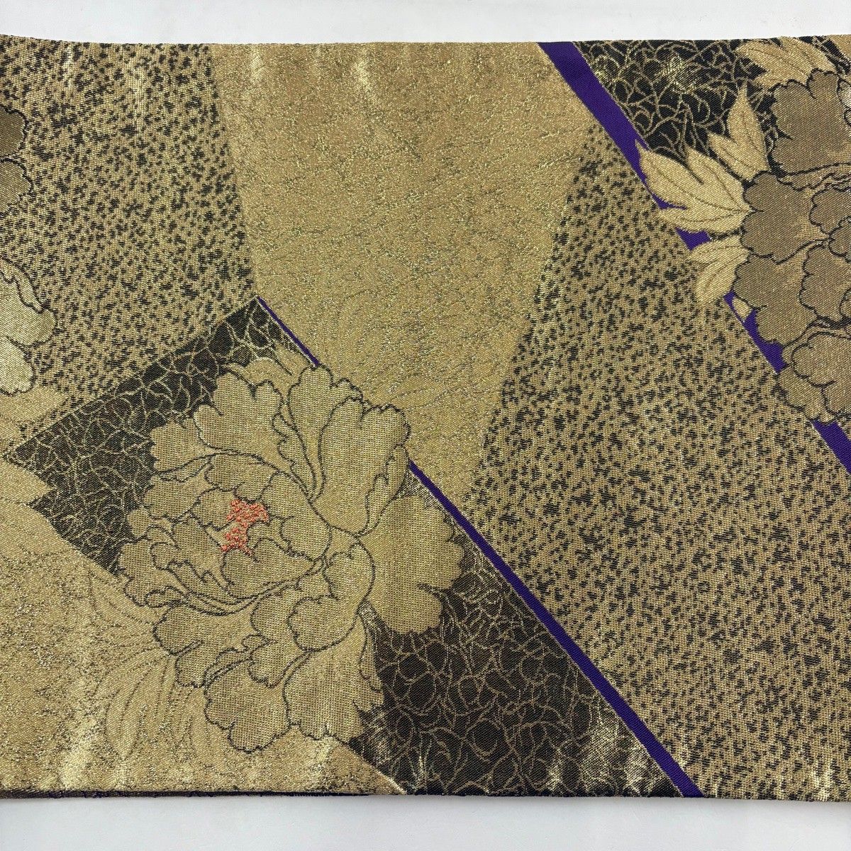 美品】 袋帯 秀品 牡丹 幾何学模様 金糸 箔 金色 六通 正絹 【中古 美品】 袋帯 秀品 牡丹 幾何学模様 金糸 箔 金色 六通 正絹 【中古