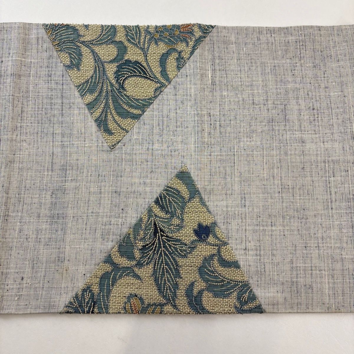  開き名古屋帯 秀品 紬地 草花 相良刺繍 切り嵌め 灰色 正絹 名古屋帯 帯