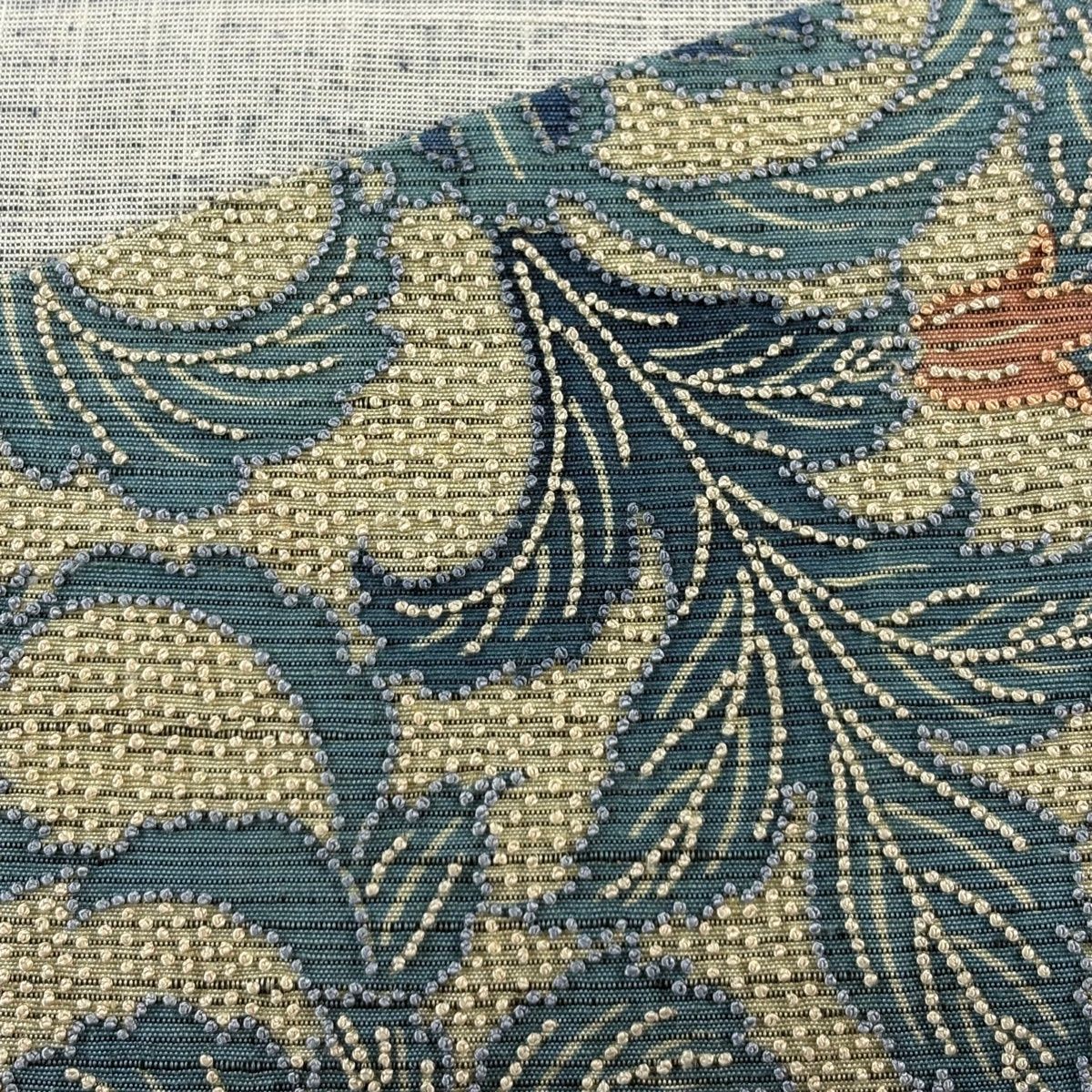 開き名古屋帯 秀品 紬地 草花 相良刺繍 切り嵌め 灰色 正絹 【中古