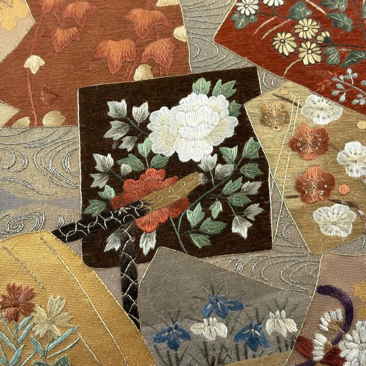 袋帯 秀品 蒋雪英 落款 誰が袖 色紙 刺繍 金彩 金色 お太鼓柄 正絹