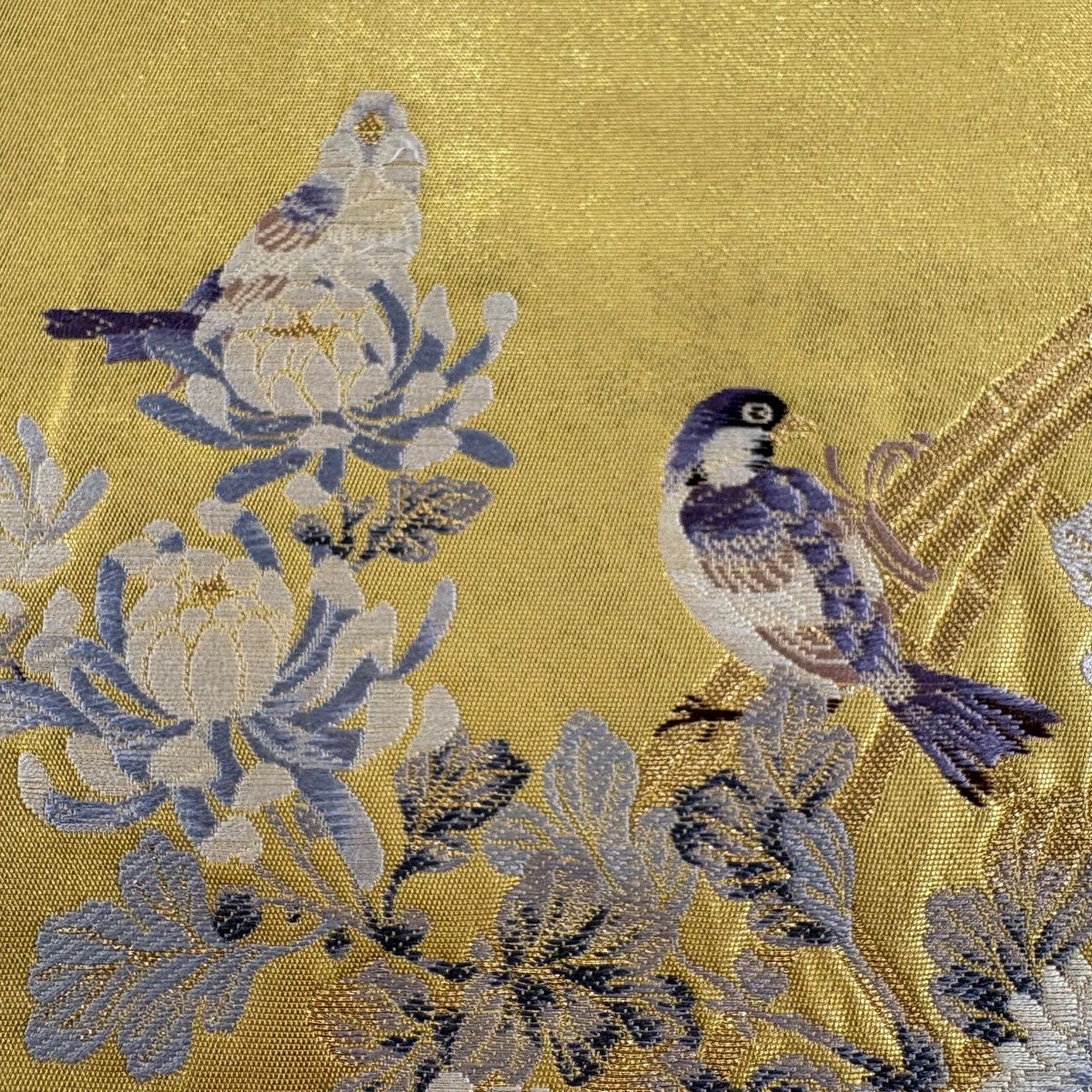 美品】 袋帯 秀品 落款 菊 鳥 金糸 箔 金色 お太鼓柄 正絹 【中古