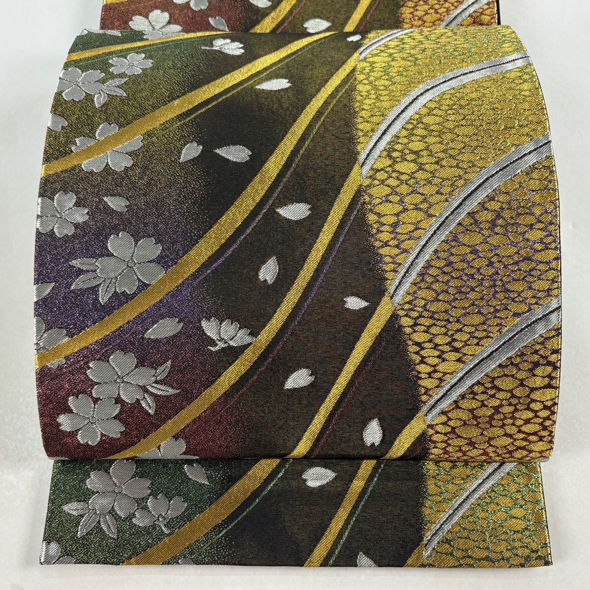 袋帯 秀品 桜 花びら 金銀糸 金色 六通 正絹