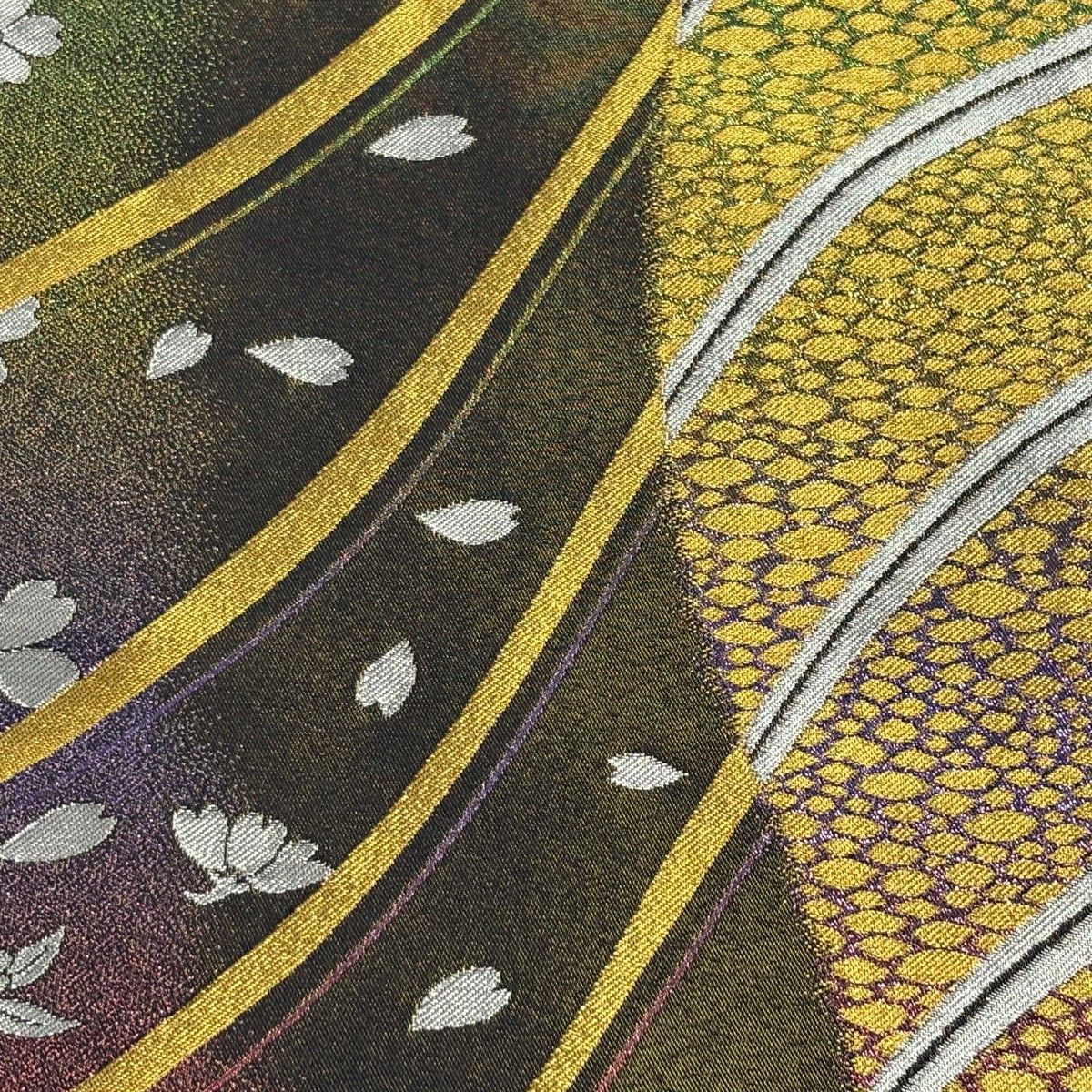 袋帯 秀品 桜 花びら 金銀糸 金色 六通 正絹