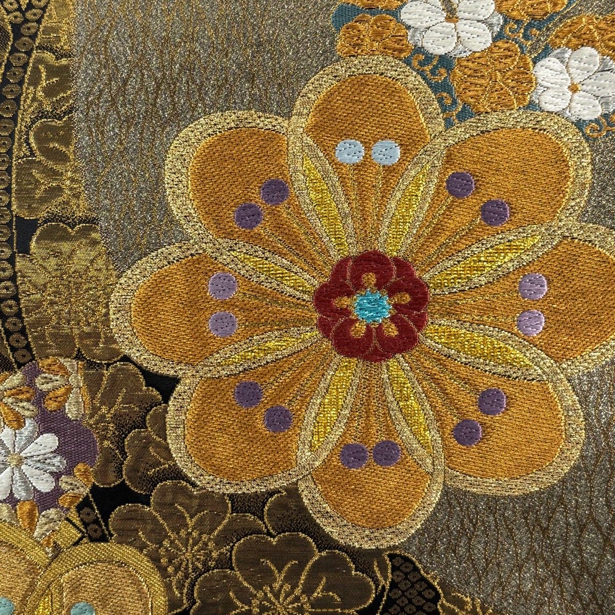 袋帯 秀品 振袖向き 花 花唐草 金銀糸 箔 金色 全通 正絹