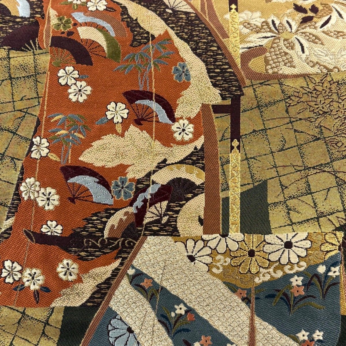 袋帯 秀品 関西仕立て 草花 扇 刺繍 箔 黒 お太鼓柄 正絹