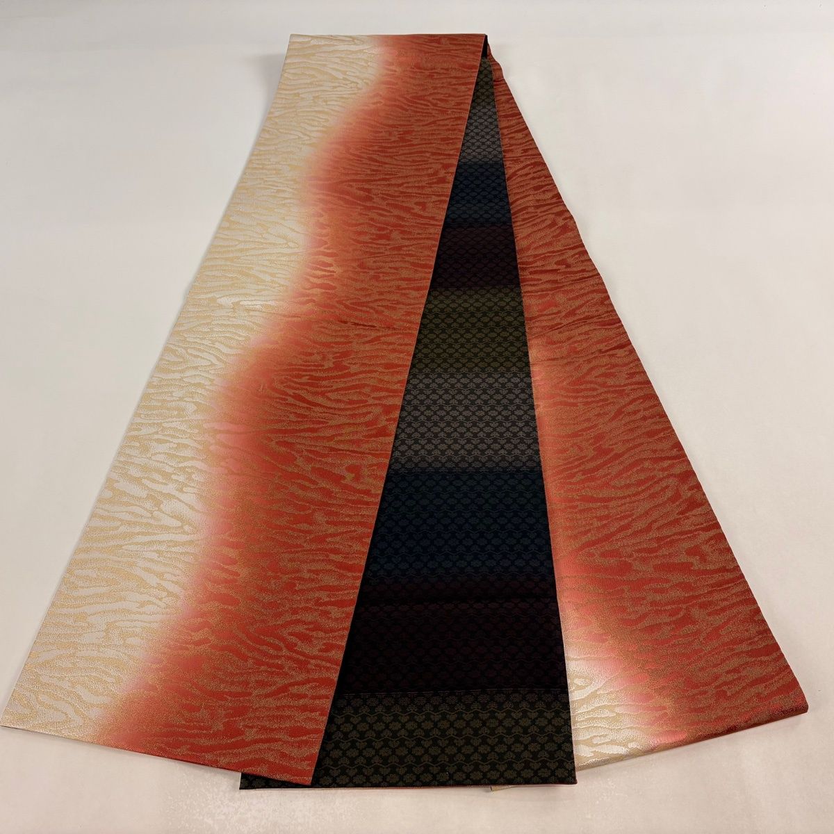 幾何学模様 金糸