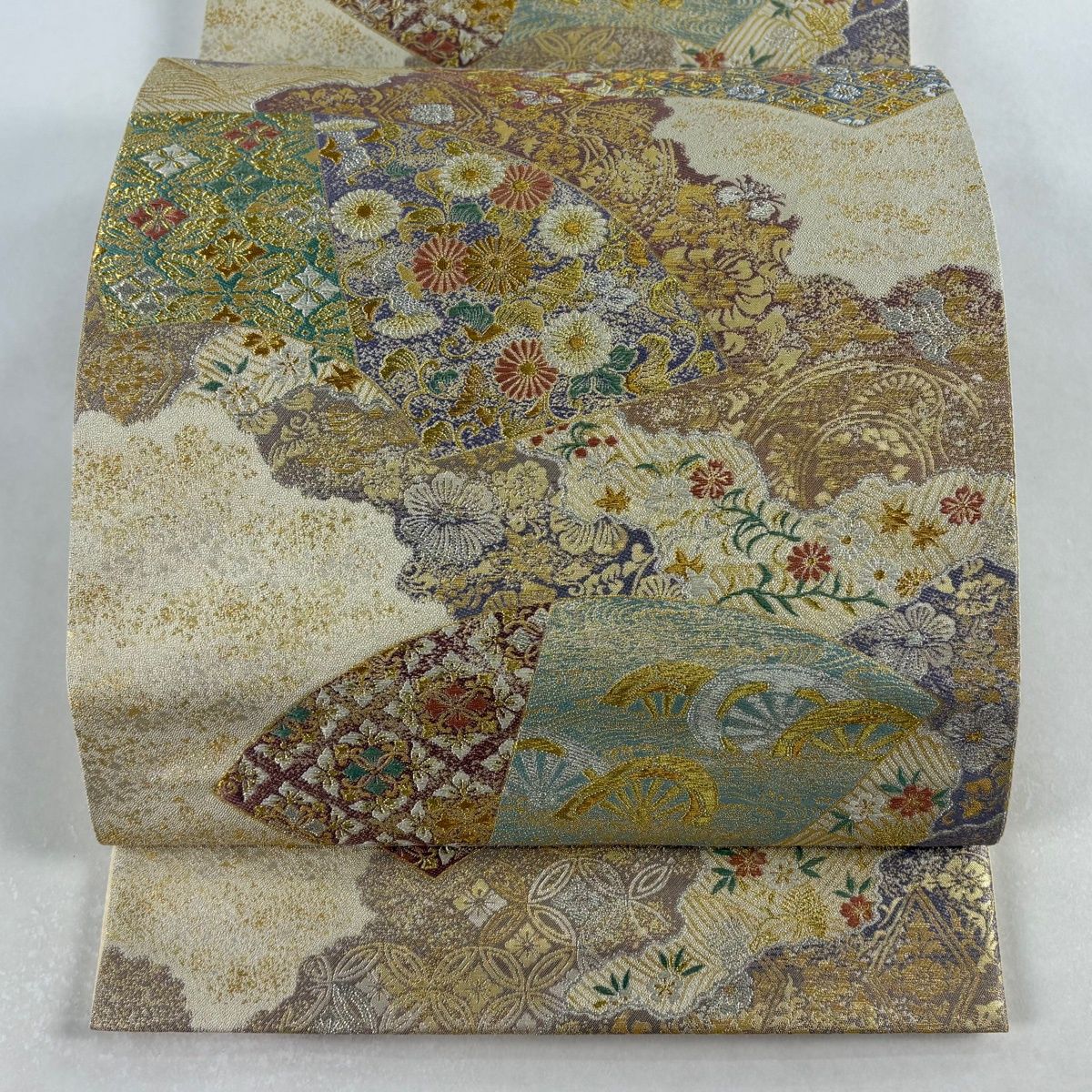 袋帯 秀品 落款 豊田宏一 経巻地紙流文 草花 金銀糸 刺繍 ベージュ 六通 正絹