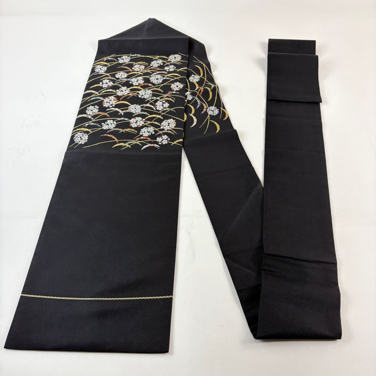 名古屋帯 金糸波模様 【黒】 名古屋帯 秀品 桜 雪輪 金糸 唐織 黒 正絹 【中古】 - メルカリ