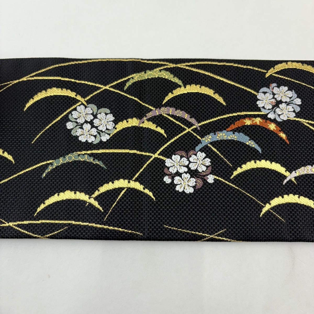 名古屋帯 金糸波模様 【黒】 名古屋帯 秀品 桜 雪輪 金糸 唐織 黒 正絹 【中古】 - メルカリ