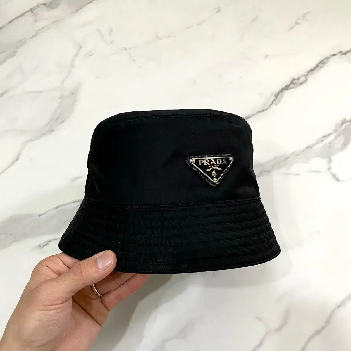 PRADA リナイロン バケットハット 帽子 2 HC 137 ブラック Mサイズ