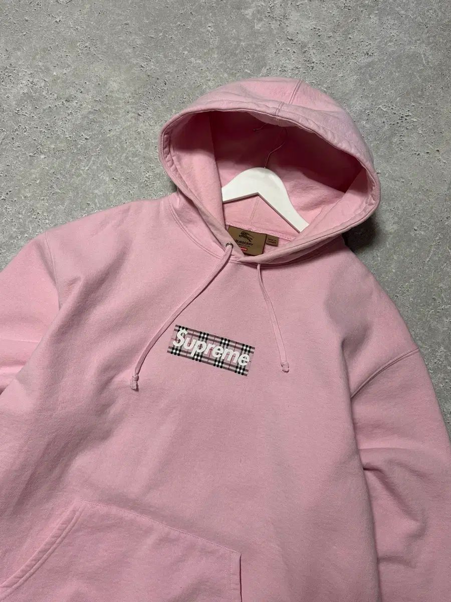 Supreme x BURBERRY バーバリー ミドルロゴ ピンク WHO Tシャツ