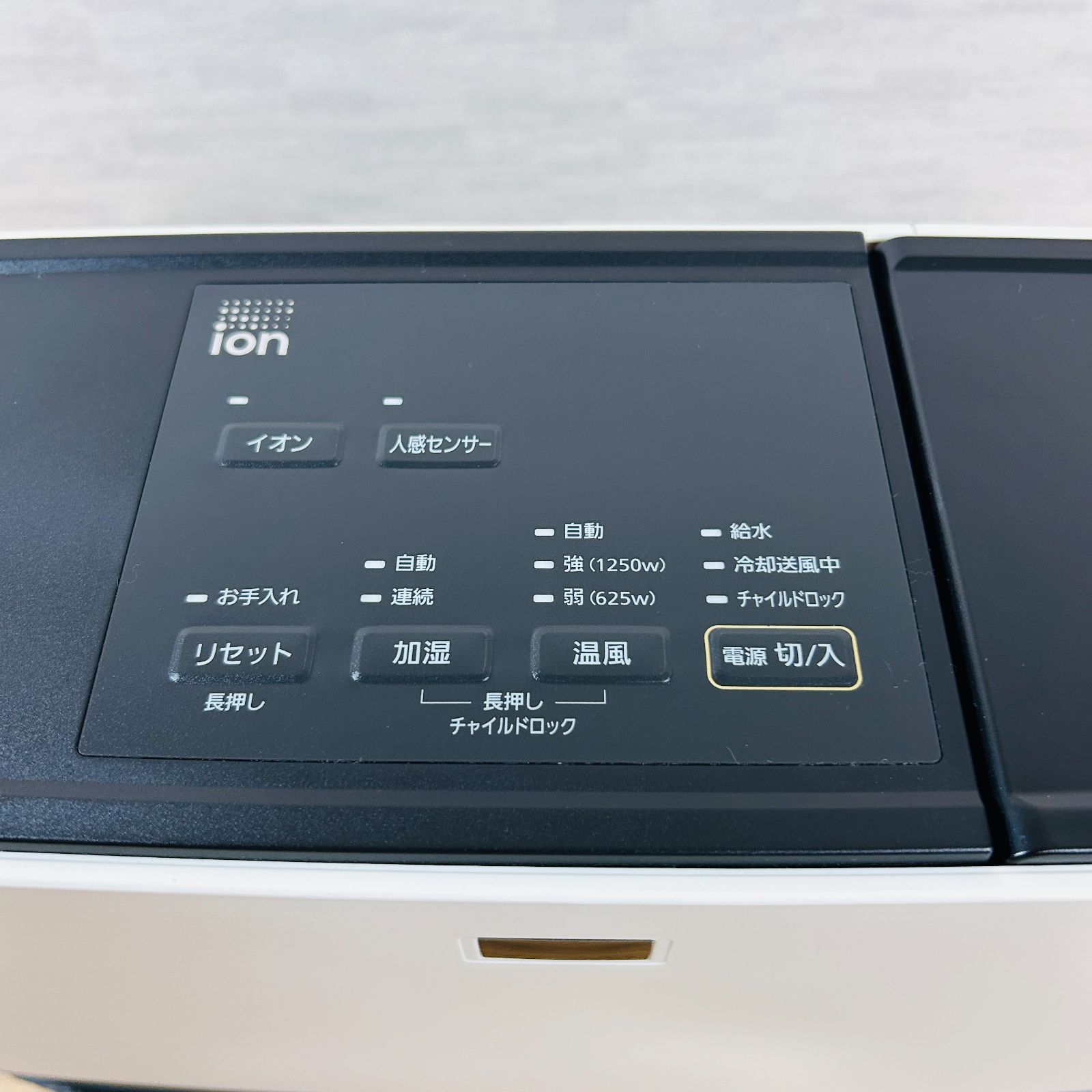 美品】アイリスオーヤマ 加湿機能付き ファンヒーター JKC125D1-W