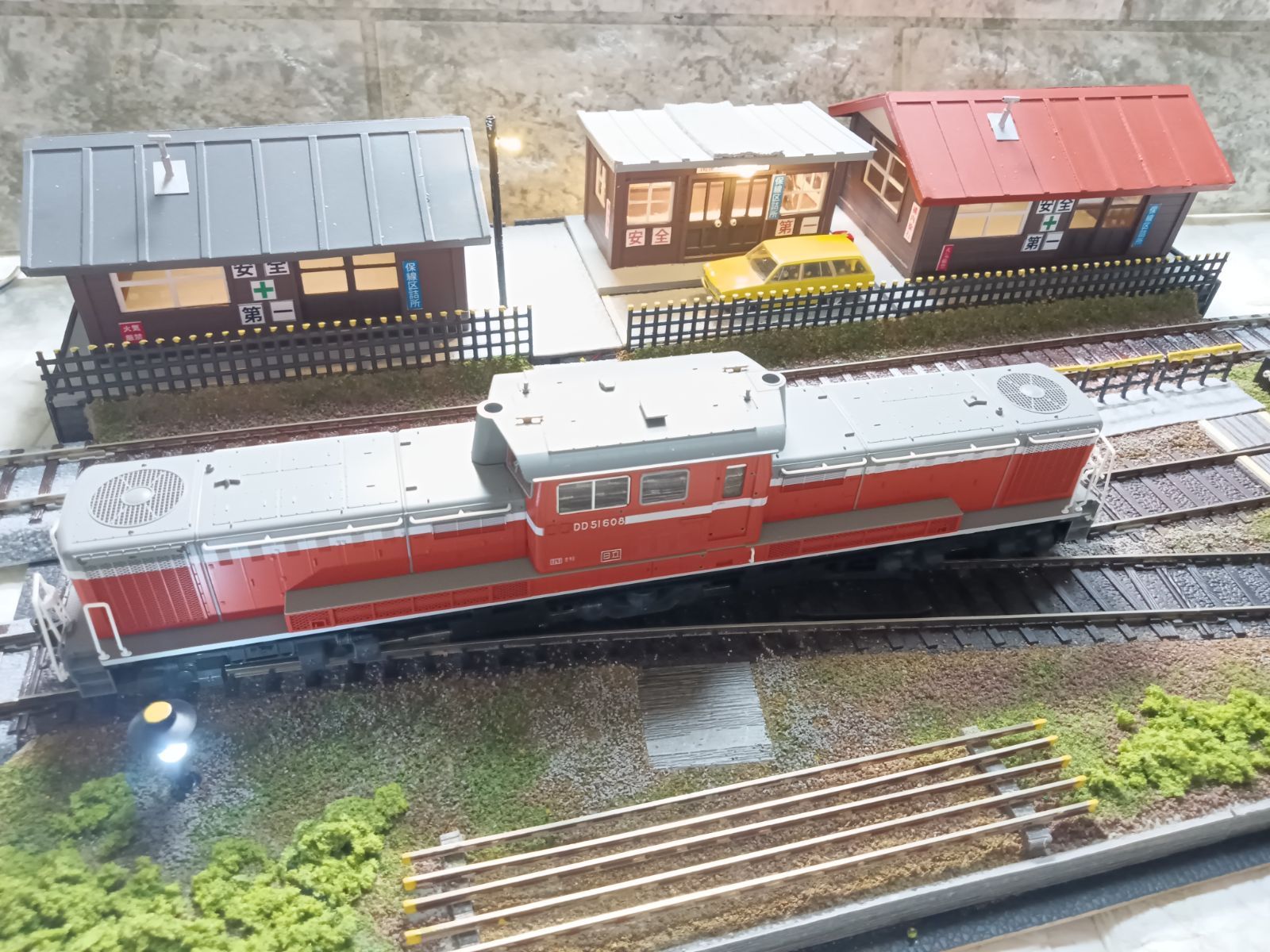 HOゲージ ディーゼル機関区 夜景 6番ポイント付 KATO ユニトラ直結通電型 ジオラマモジュール 3棟 鉄道員建屋照明