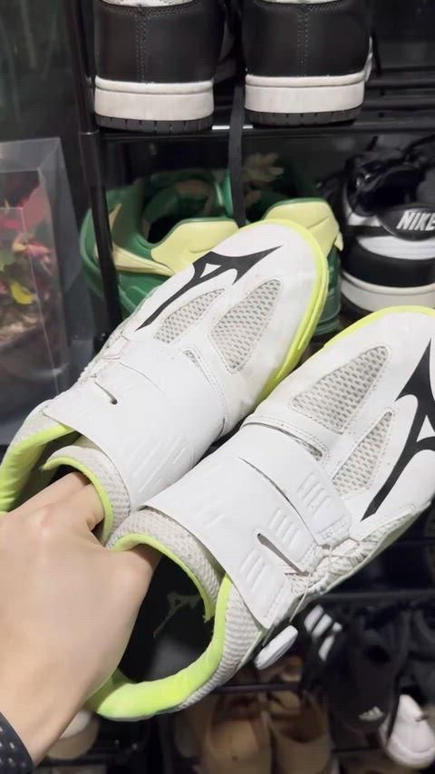 ミズノ BOA 卓球シューズ