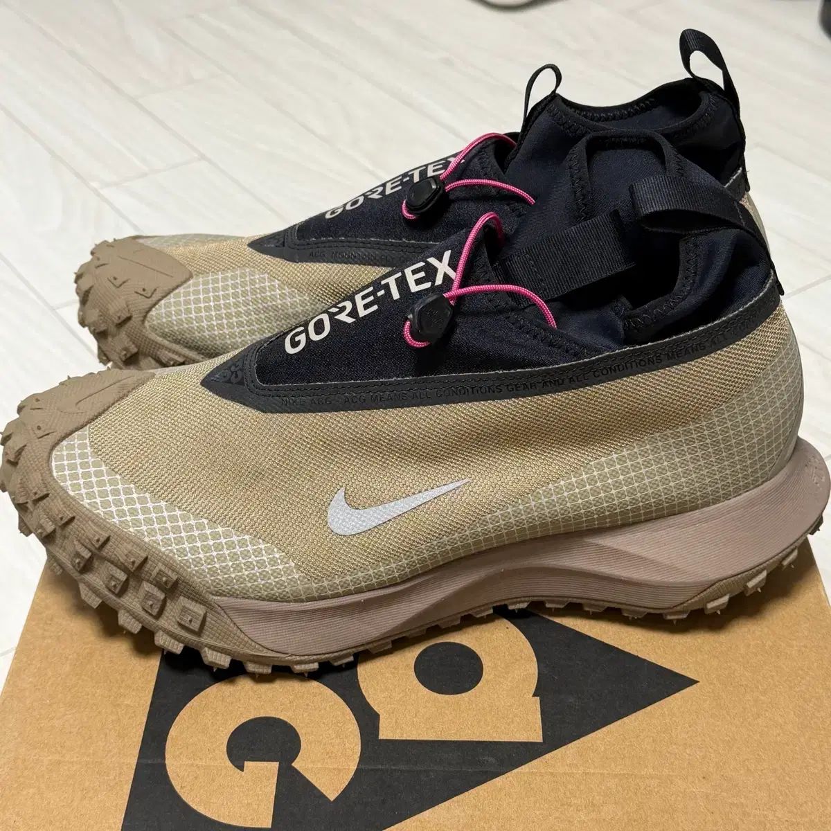 ナイキ ACG マウンテン フライ ゴアテックス カーキ 275