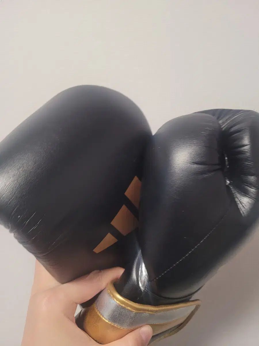 アディダス ボクシング グローブ ブラック GOLD 501