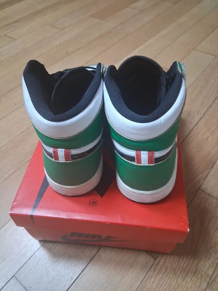 ナイキ エア ジョーダン 1 ハイ パイナップル グリーン