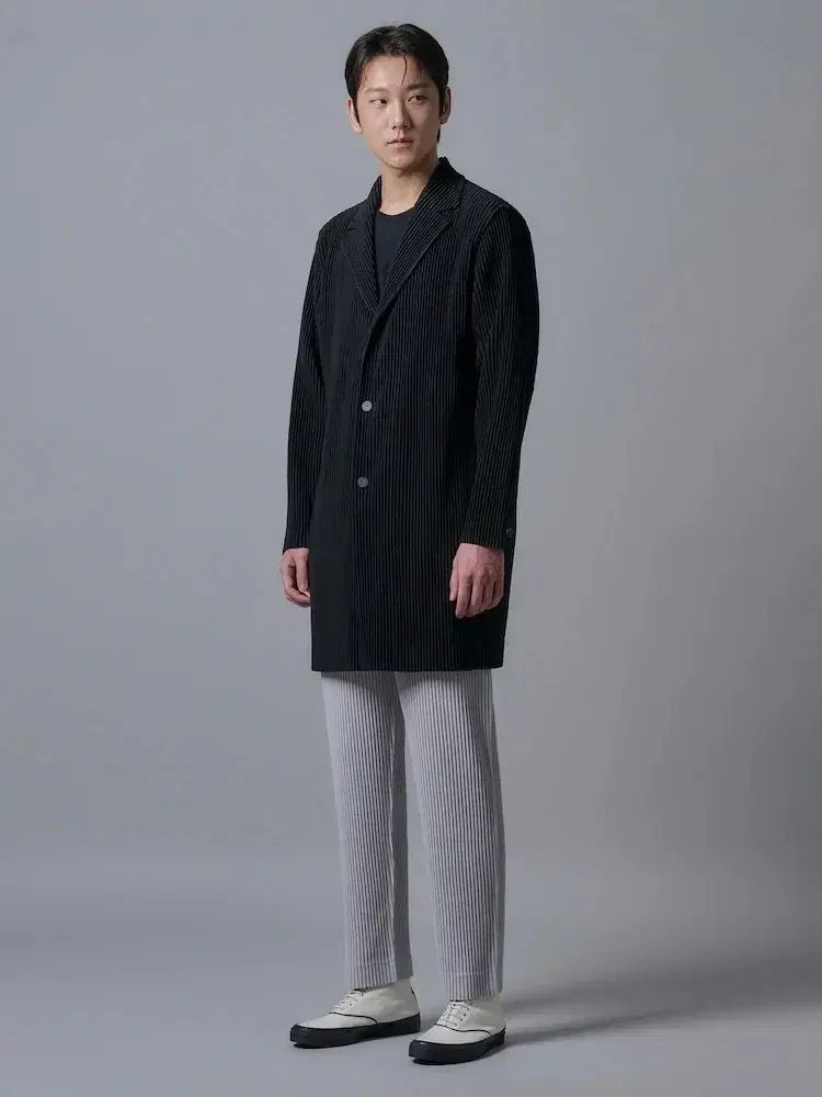 【Ben】オムプリッセ イッセイミヤケ ロングジャケット 黒 Ben】オムプリッセ イッセイミヤケ ロングジャケット 黒 Ben