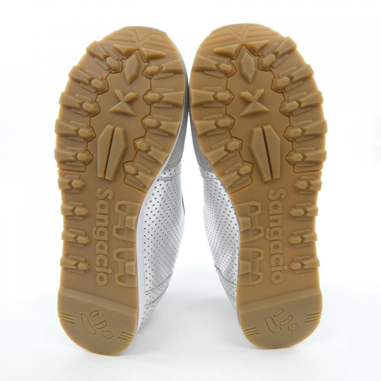 2302-230 スニーカー