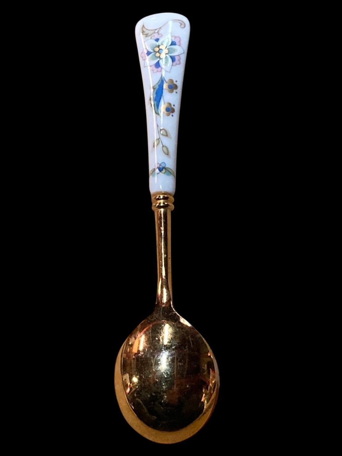  シリーズ ノリタケ カリフパレス ティーカップ＆ソーサー2客 ティーストレーナー セット 日本 陶磁器 廃盤﻿ カップ ソーサー ボーンチャイナ製 アンティーク レトロ ヴィンテージ 古物 骨董 古美術 N 25 L T 46 カップ ソーサー コーヒー ティーカップ