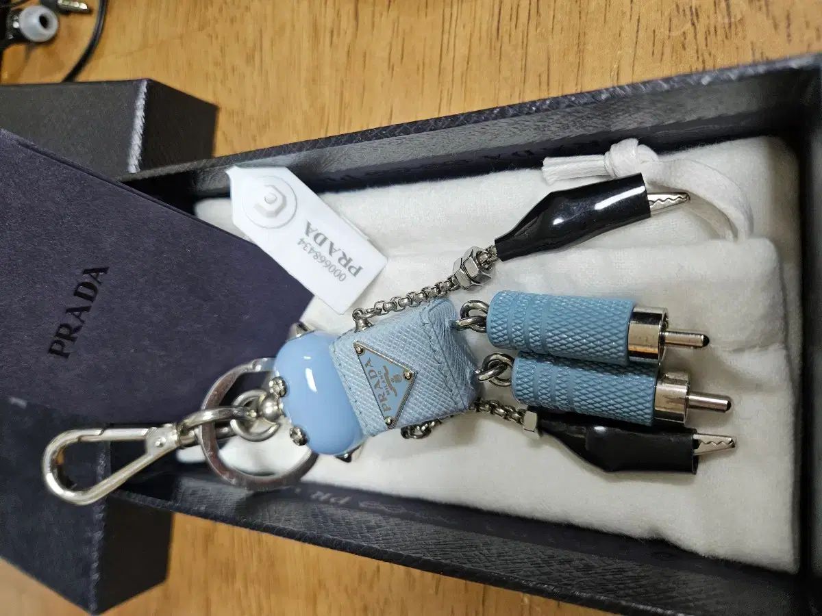 PRADA ロボット型キーホルダー ブルー PRADA ロボット型キーホルダー ブルー PRADA ロボット型キーホルダー