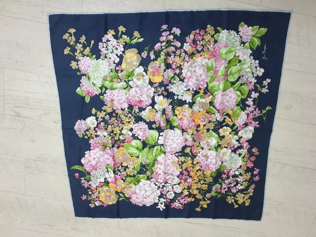 フェラガモ ジム トムソン シルク スカーフ