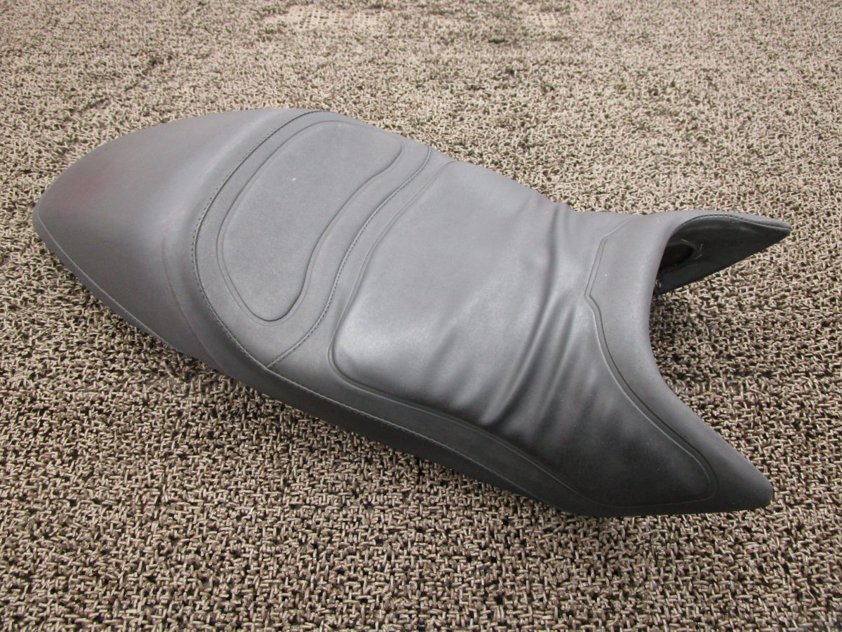 ドカティモンスター400シート DUCATI M400 モンスター400 シート張替え| バイクシート張替え1週間