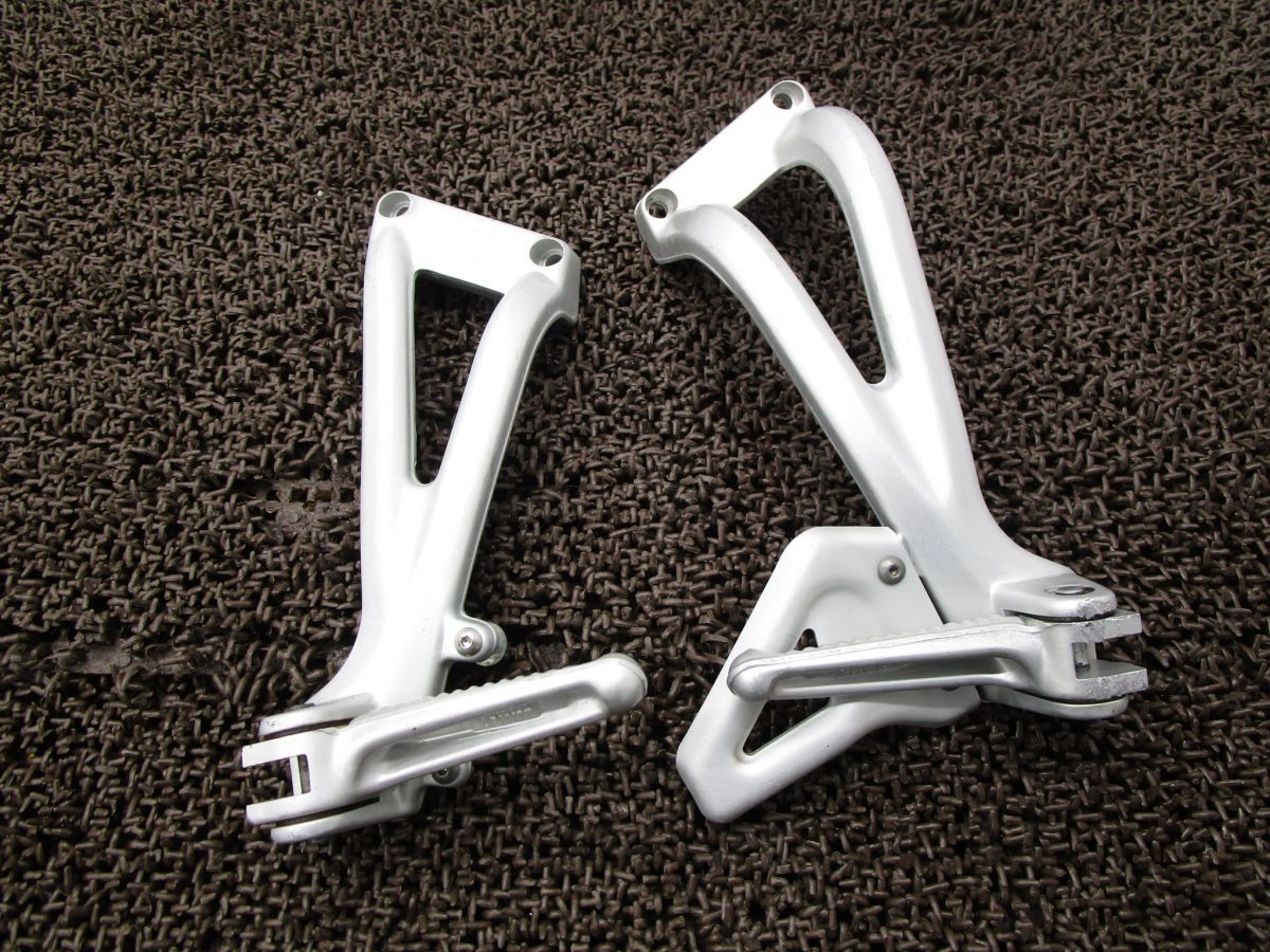 ドカティ モンスターS 2 R 1000 タンデムステップ ステー A 9676 左右 ドゥカティ 動画有 FI インジェクション