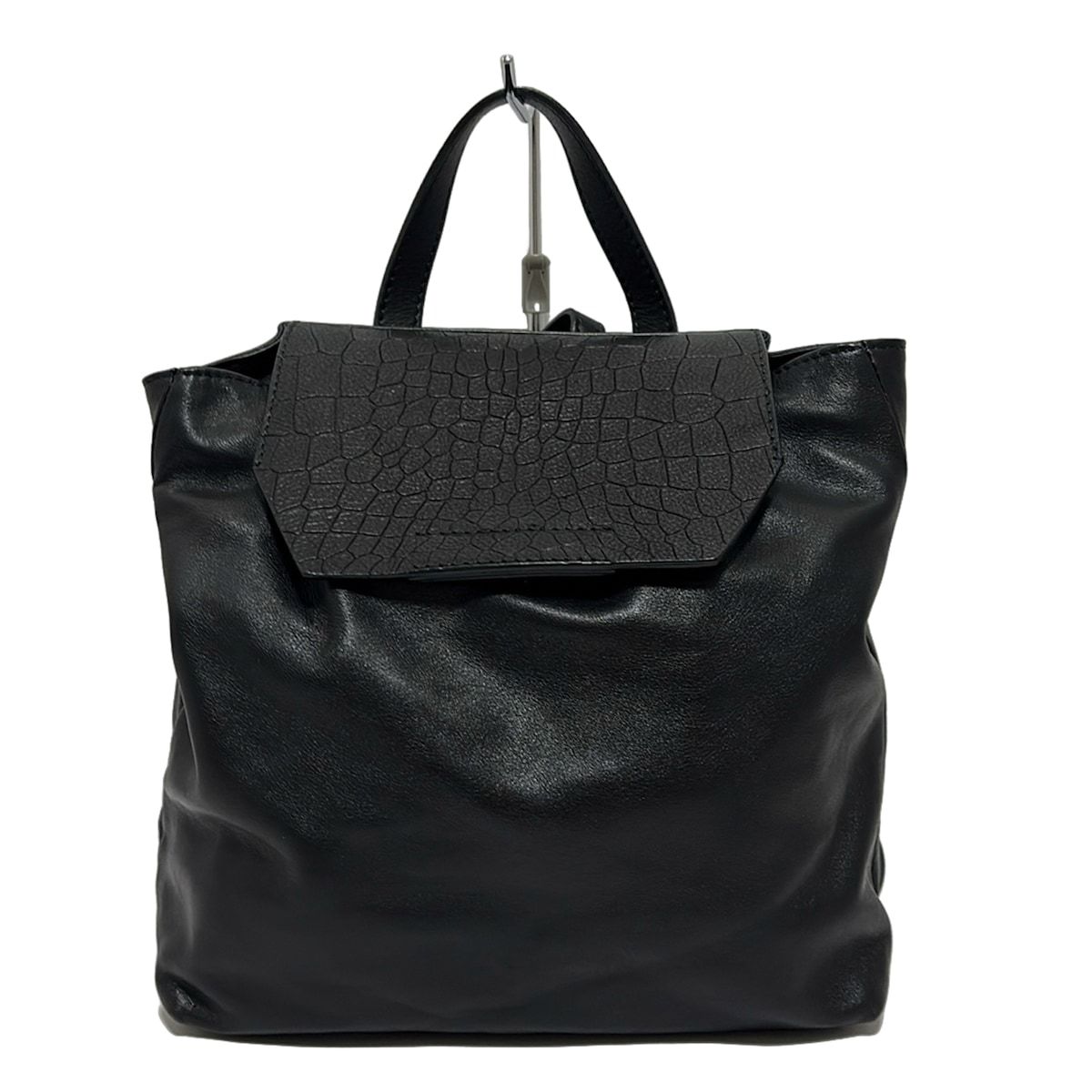 GIANNICHIARINI ジャンニキャリーニ ジャンニキアリーニ リュックサック 黒 型押し加工 レザー